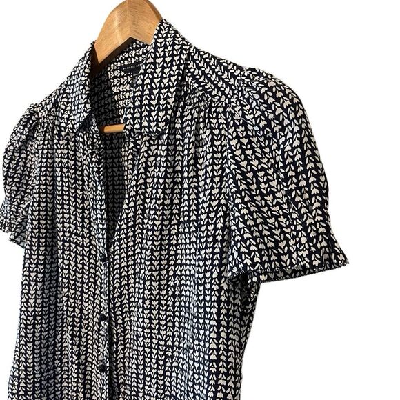 Banana Republic 100% Silk blouse work business casual v knock shirt sleeve blous - Picture 2 of 6